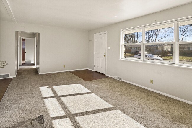 Building Photo - 10 Ridgelawn Ct