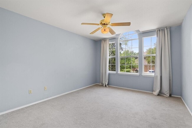 Building Photo - 100 Parque Cir