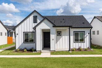 Building Photo - Avilla Rio Oaks
