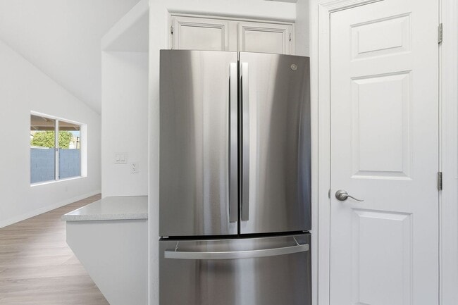 Building Photo - Ready to Move in! Three bedrooms