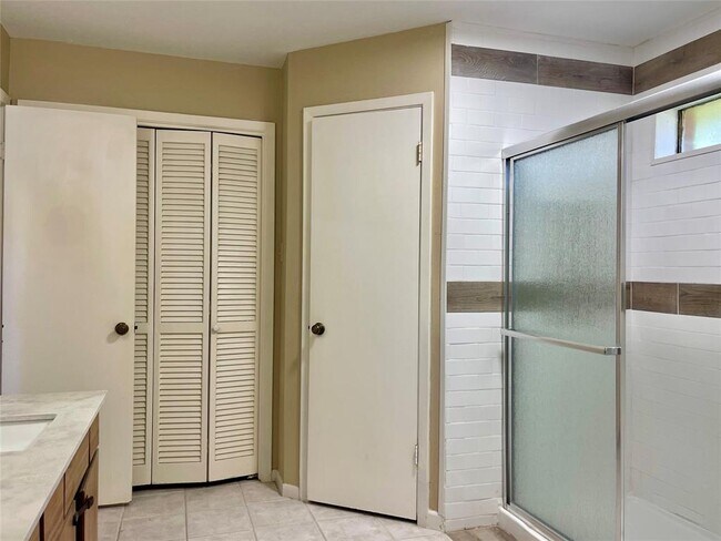 Building Photo - 22615 Indian Knoll Dr
