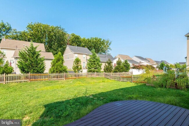 Building Photo - 10424 Goldenrod Dr