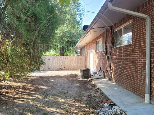 Building Photo - 1332 Farmstead St