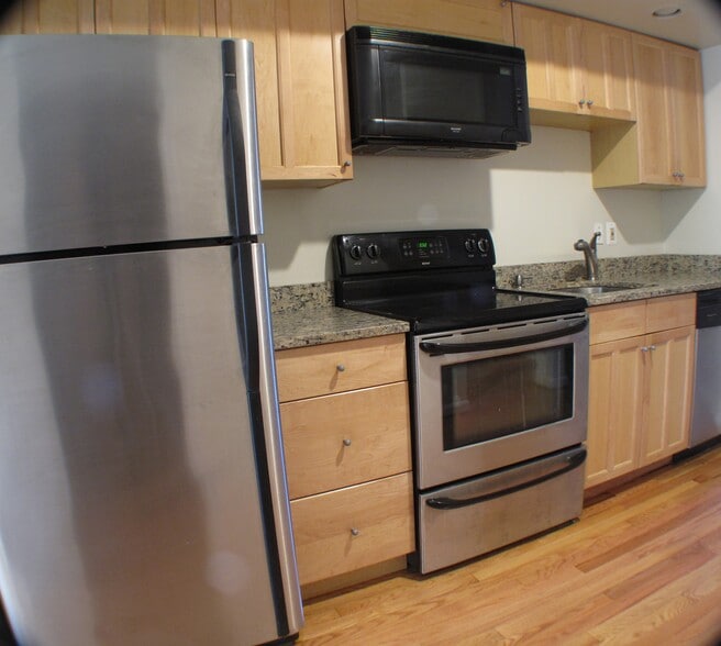 Building Photo - 1028 Patapsco St