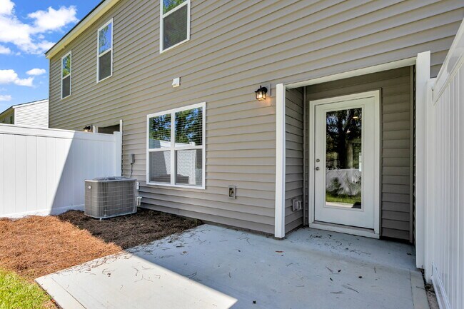 Building Photo - Beautiful Townhome at the Pines of New Hampstead