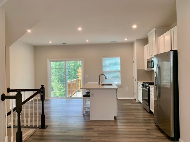 Building Photo - WONDERFUL Townhome in North East Raleigh, Available Now!