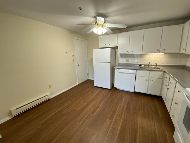 Building Photo - 95 Powers St