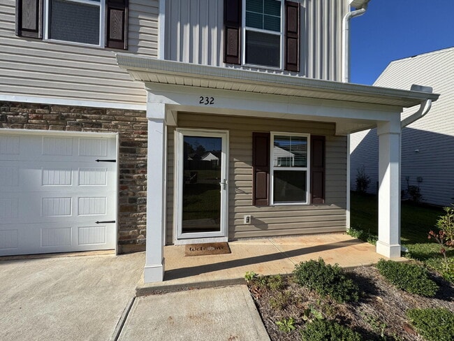 Building Photo - 4 bedroom home in Seneca