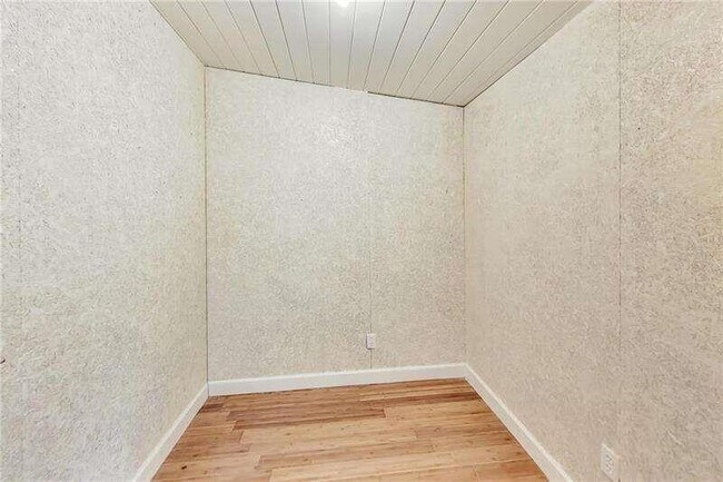 Building Photo - 3121 Lynnray Dr