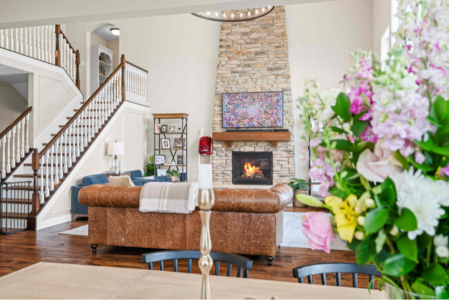 Building Photo - 5990 Hollow Ct