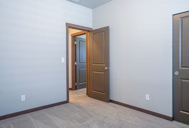 Building Photo - New to the market 3 bedroom 2 bath home.