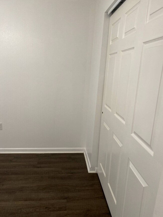 Building Photo - 5344 Elwood Rd