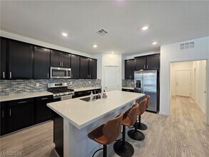 Building Photo - 2990 Overlook Brk St
