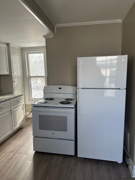 Building Photo - 2 Hanscom Ave