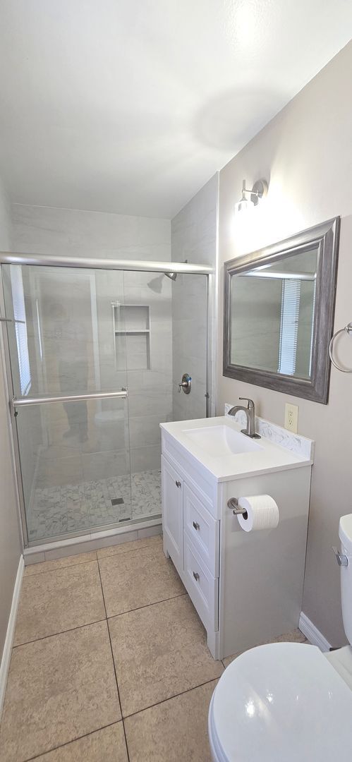 Building Photo - 405 S Kroeger St