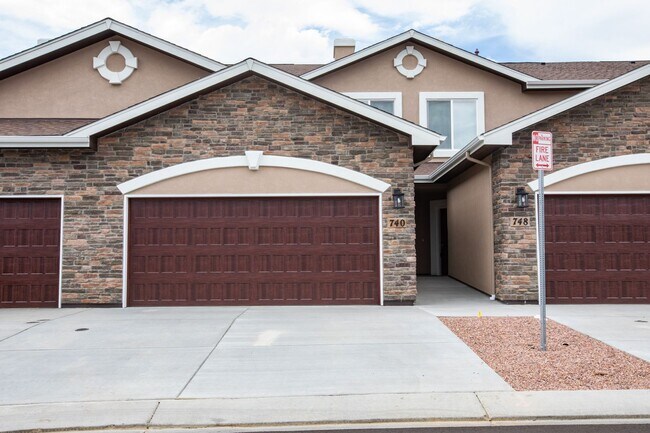 Primary Photo - Luxury 3BR Townhome in The Villas at North...