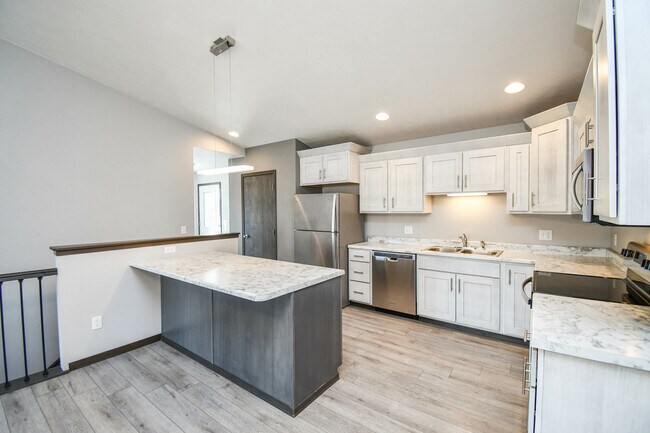 Building Photo - 3616 S Outfield Cir