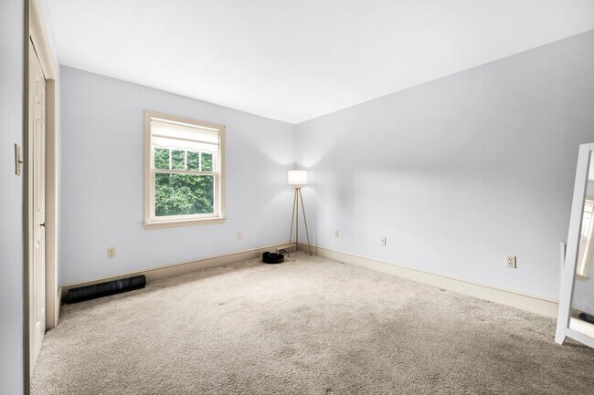 Building Photo - 684 Steinman Ct