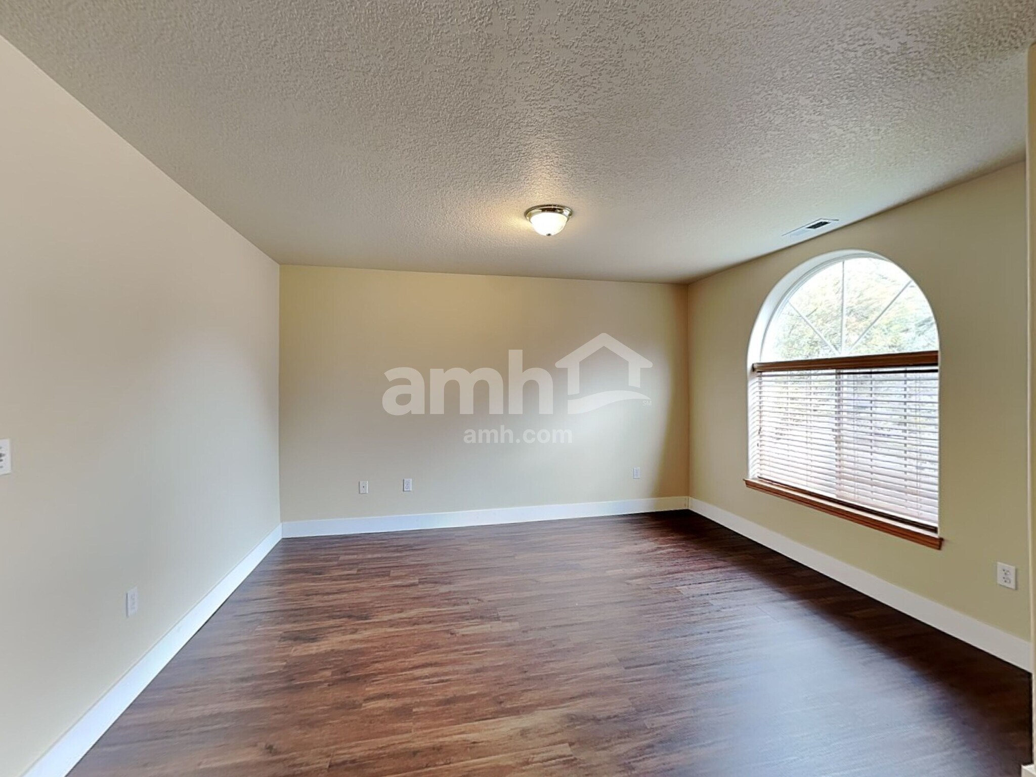 Building Photo - 495 Sunset Ridge Dr