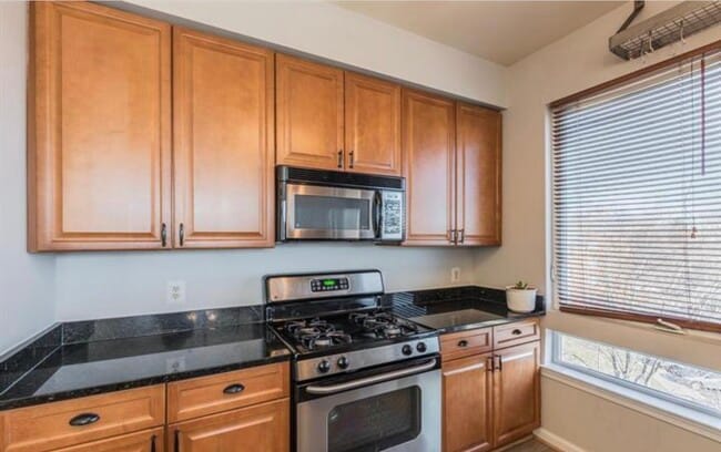 Building Photo - 801 S Greenbrier St