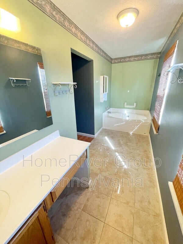 Building Photo - 304 Moosehead Dr