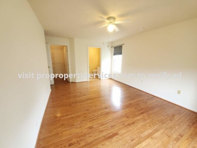Building Photo - Beautiful Top Floor Garden Condo In Frederick