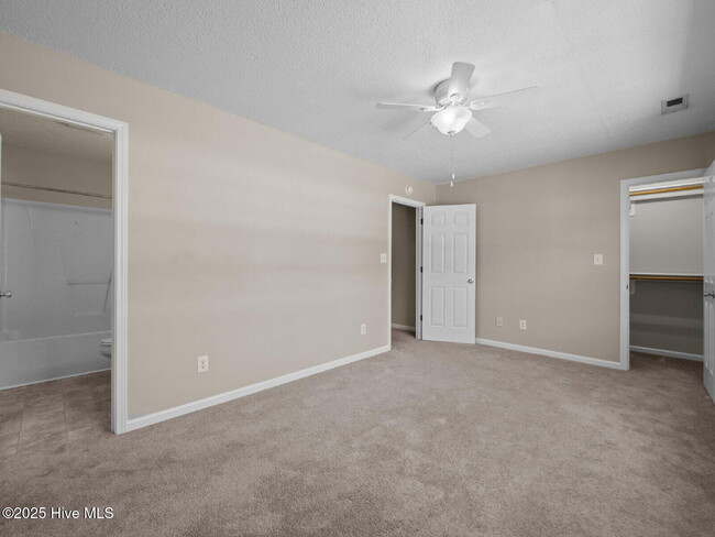 Building Photo - 51 Pirates Cove Dr