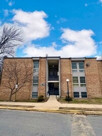 Building Photo - 2109 Greenery Ln