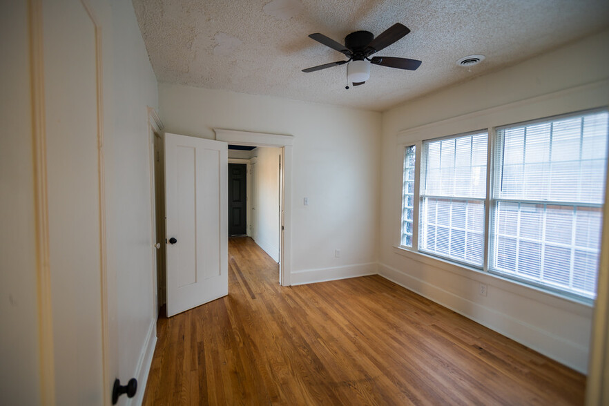 bedroom 1 (view 2) - 2046 Clairmount St