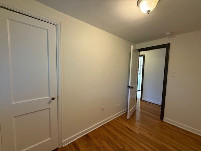 Building Photo - Charming One Floor Living Downtown!