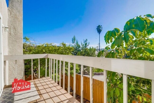 Building Photo - 825 Mola Vista Way