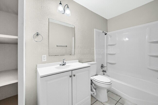 Building Photo - 816 S Crockett St