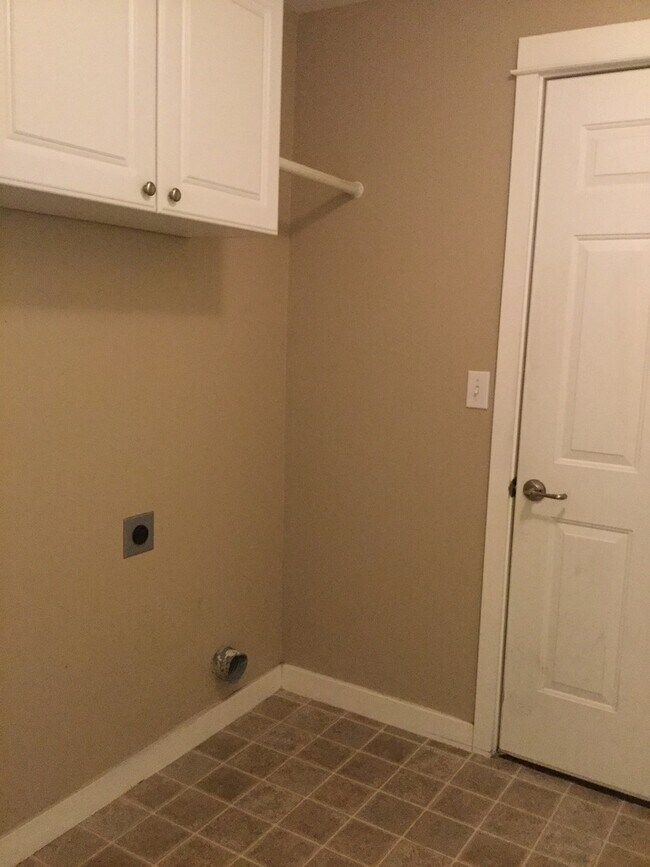 Building Photo - Comfort and Convenience in NE Albany