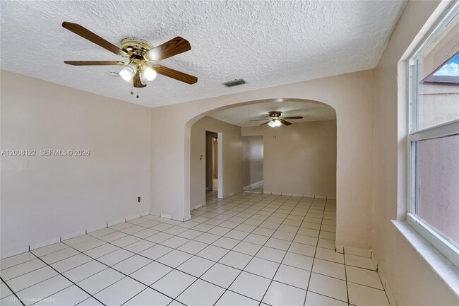 Building Photo - 166 E 17th St