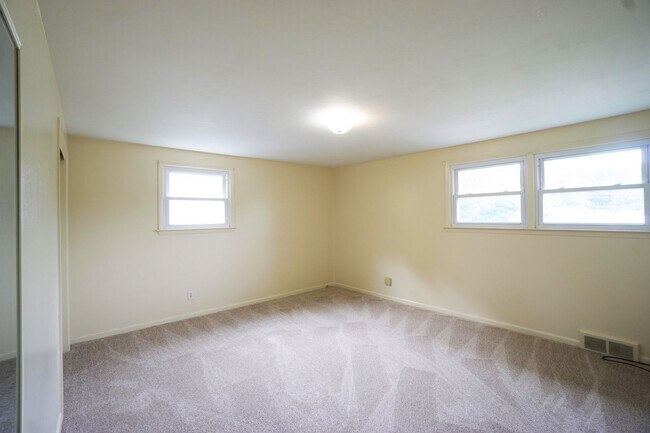 Building Photo - Houston 123-125