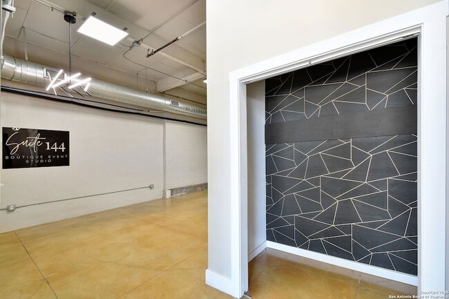 Building Photo - 3363 E Commerce St