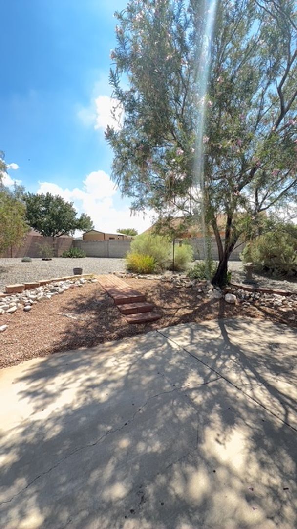 Building Photo - Beautiful 3 bedroom 2 bath home in Mirabel...