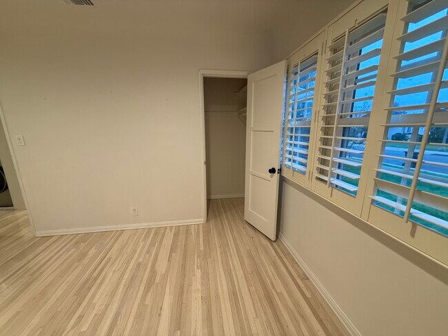 Building Photo - 7822 Bleriot Ave