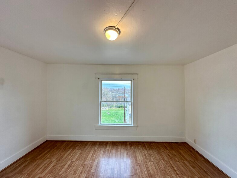 Building Photo - 154 Elmwood St