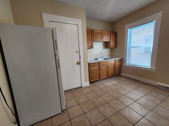 Building Photo - 395 Sherman Ave