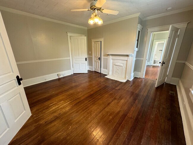 Building Photo - Large Historical 3/2 House in Summerville-$1,595