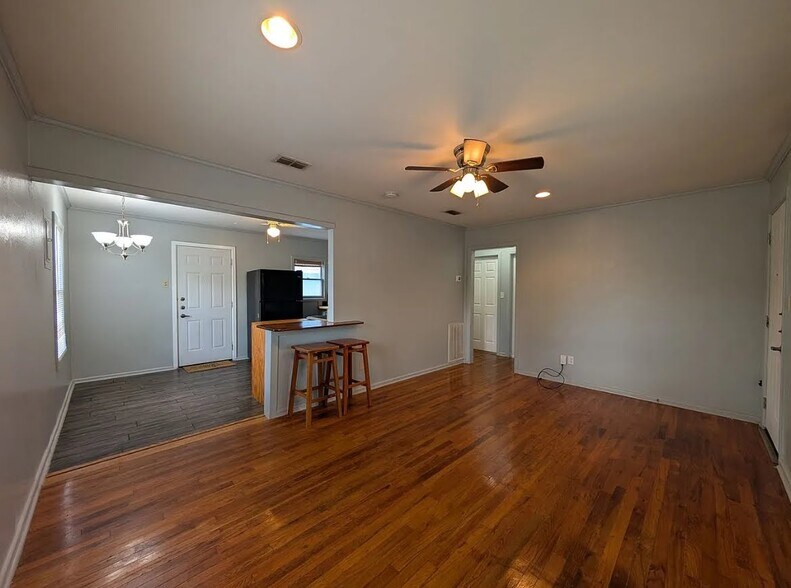 Building Photo - 890 Josephine St