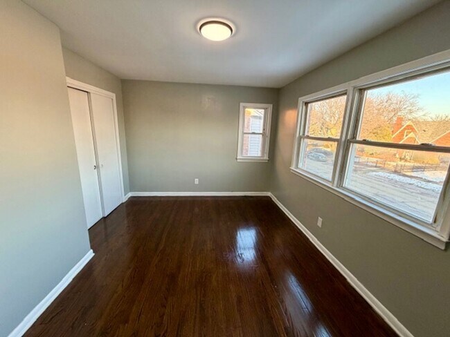 Building Photo - Three bedroom One and a half bath Brick Colonial home for lease