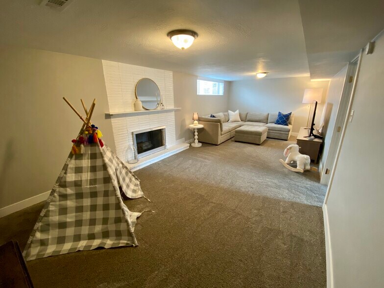 Building Photo - 429 W 2700 S