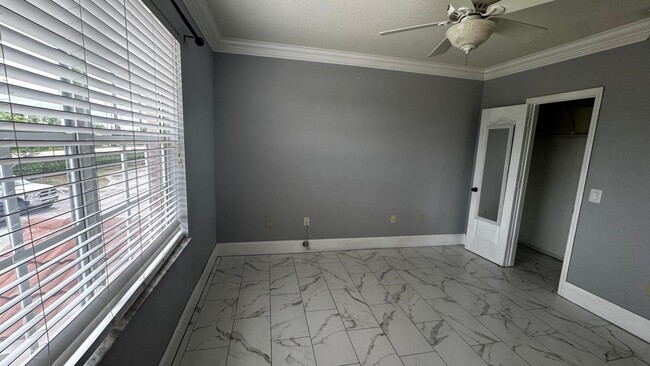 Building Photo - 504 Belmont Pl