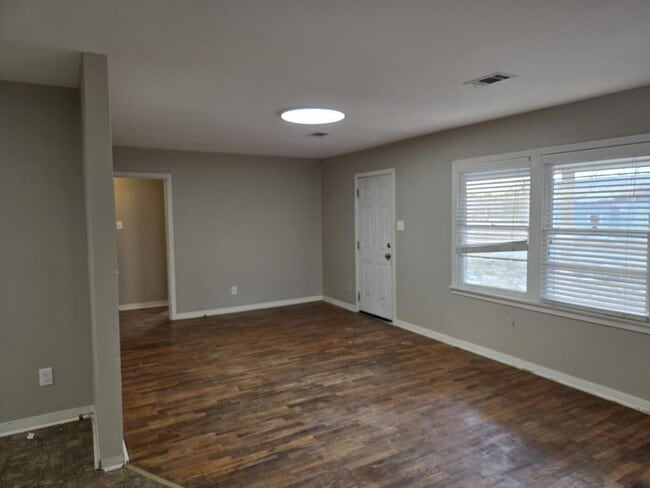 Building Photo - 555 S 9th St