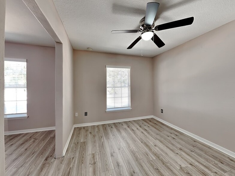 Building Photo - 524 Quail View Ct