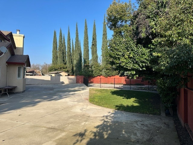 Building Photo - Modesto 5 Bedroom 3 Bathroom with a Pool