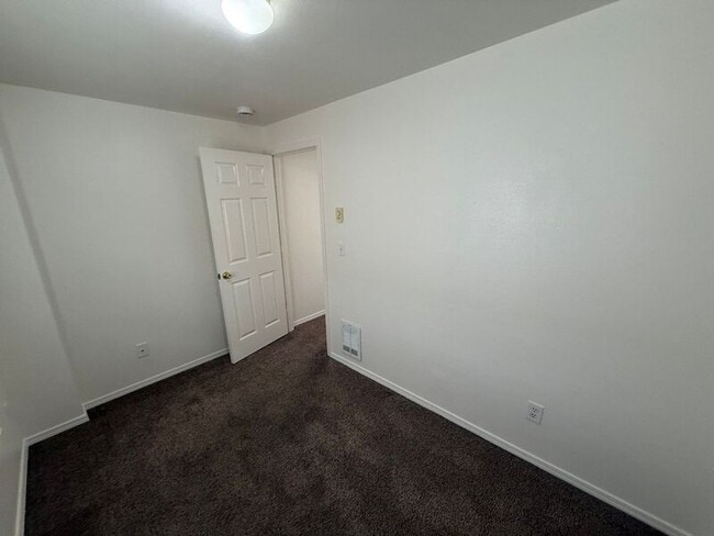 Building Photo - 4342 Ward Pl NE