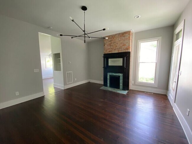 Building Photo - Amazing Updated One Bedroom in South Nashv...